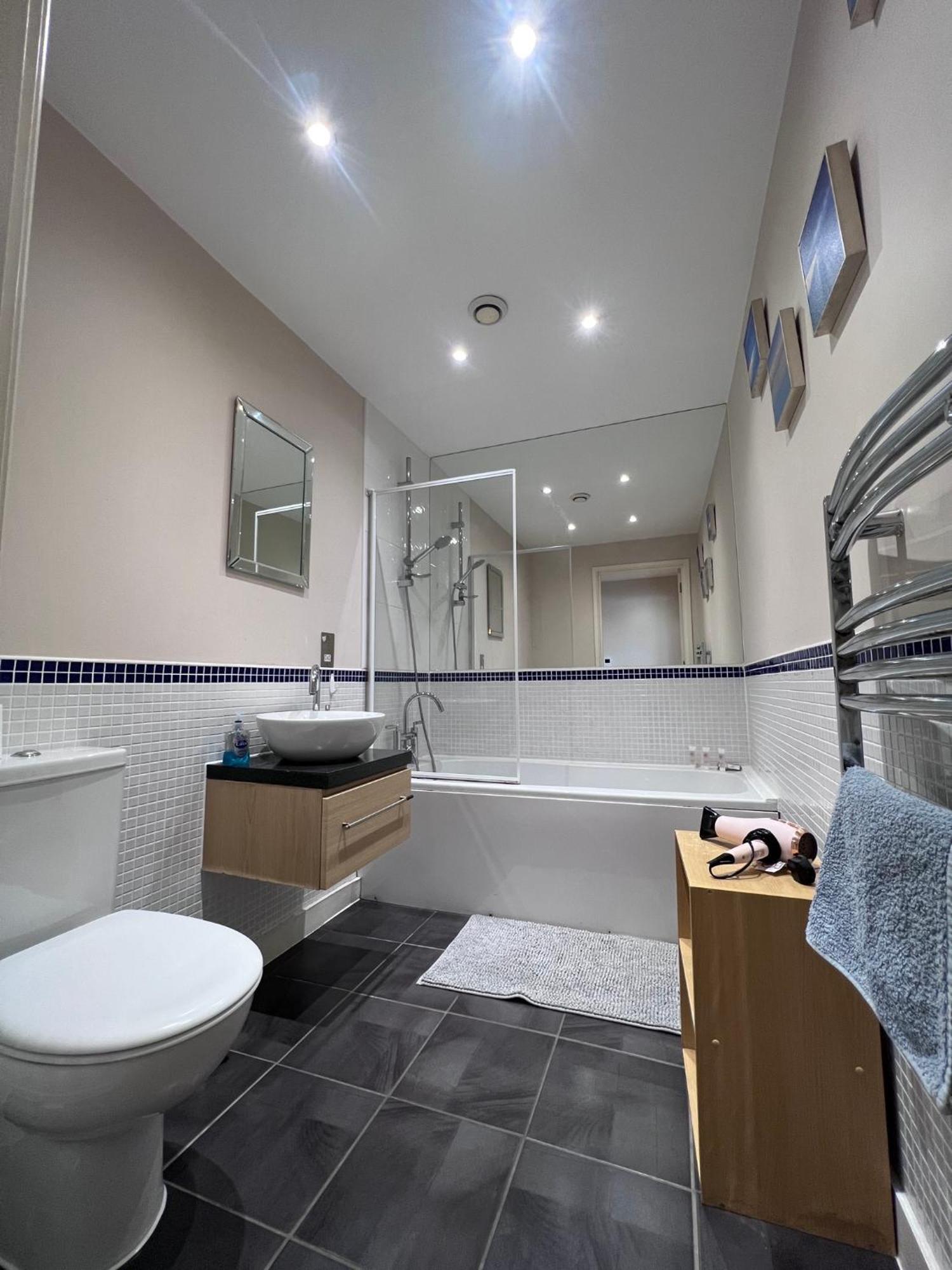 Great City Centre Getaway Apartment 2 Bed Near The Beach And Shopping Area Суонси Экстерьер фото